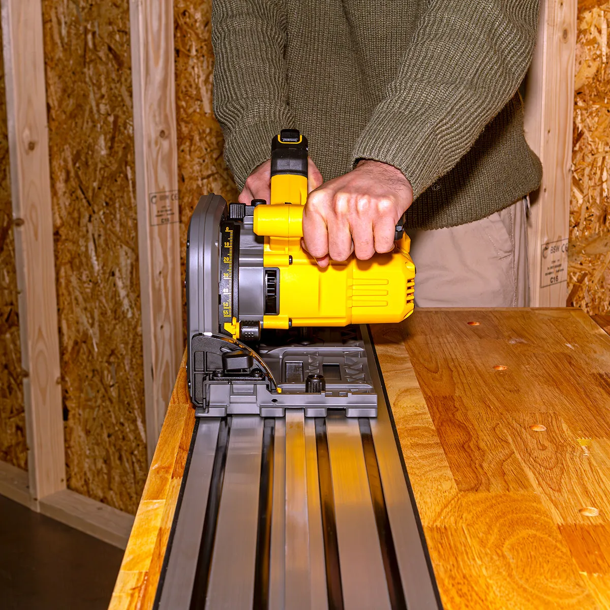 1.5m Guide Rail for Dewalt Plunge Saw DWS520. DCS520N