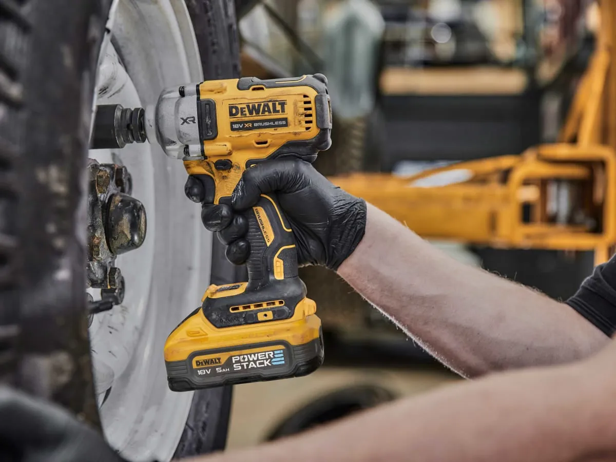 DeWalt DCF891H2T 18V XR 1/2'' Brushless Impact Wrench with 2 x 5.0Ah Batteries Charger & Heavy-duty Kitbox