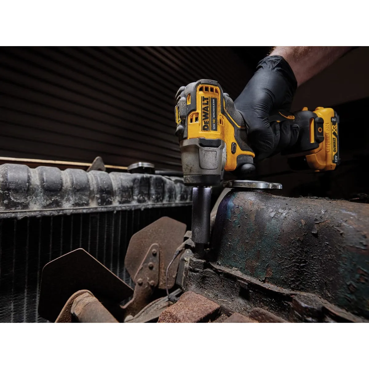 Dewalt DCF902D2 12V Brushless 3/8-Inch Impact Wrench With 2 x 2.0Ah Batteries. Charger & Carry Case