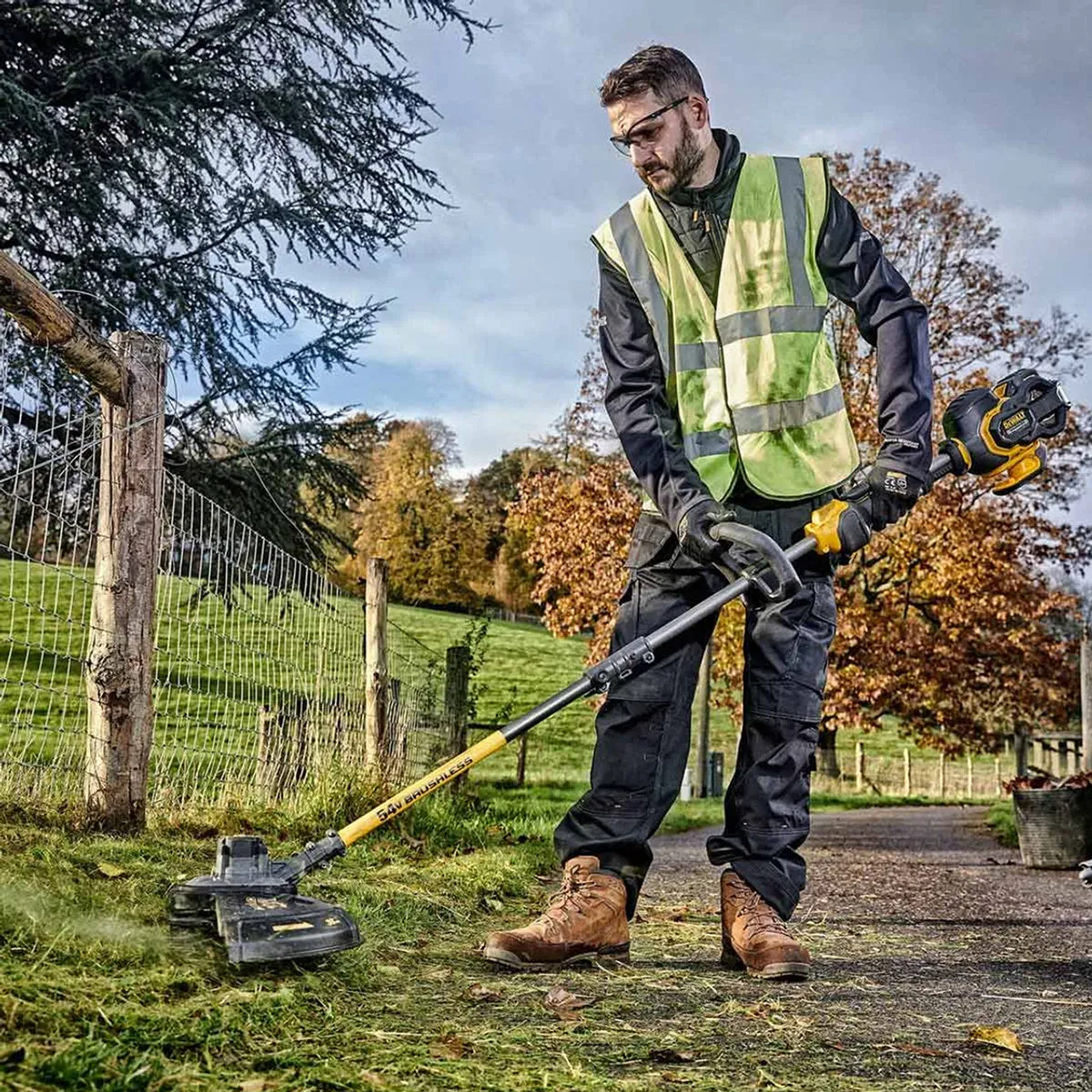 Dewalt DCM571N-XJ 54V Flexvolt Brushless Trimmer Cutter with 1 x 9.0Ah Battery & Charger