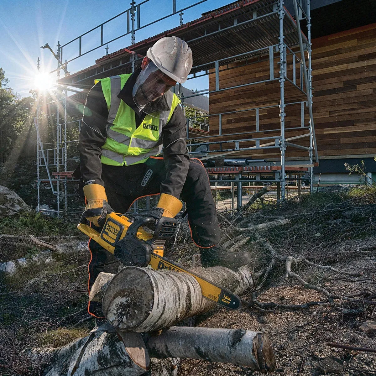 DeWalt DCM575X1 54V Flexvolt Brushless High-Power Cordless Chainsaw with 1 x 9.0/3.0Ah Battery & Charger