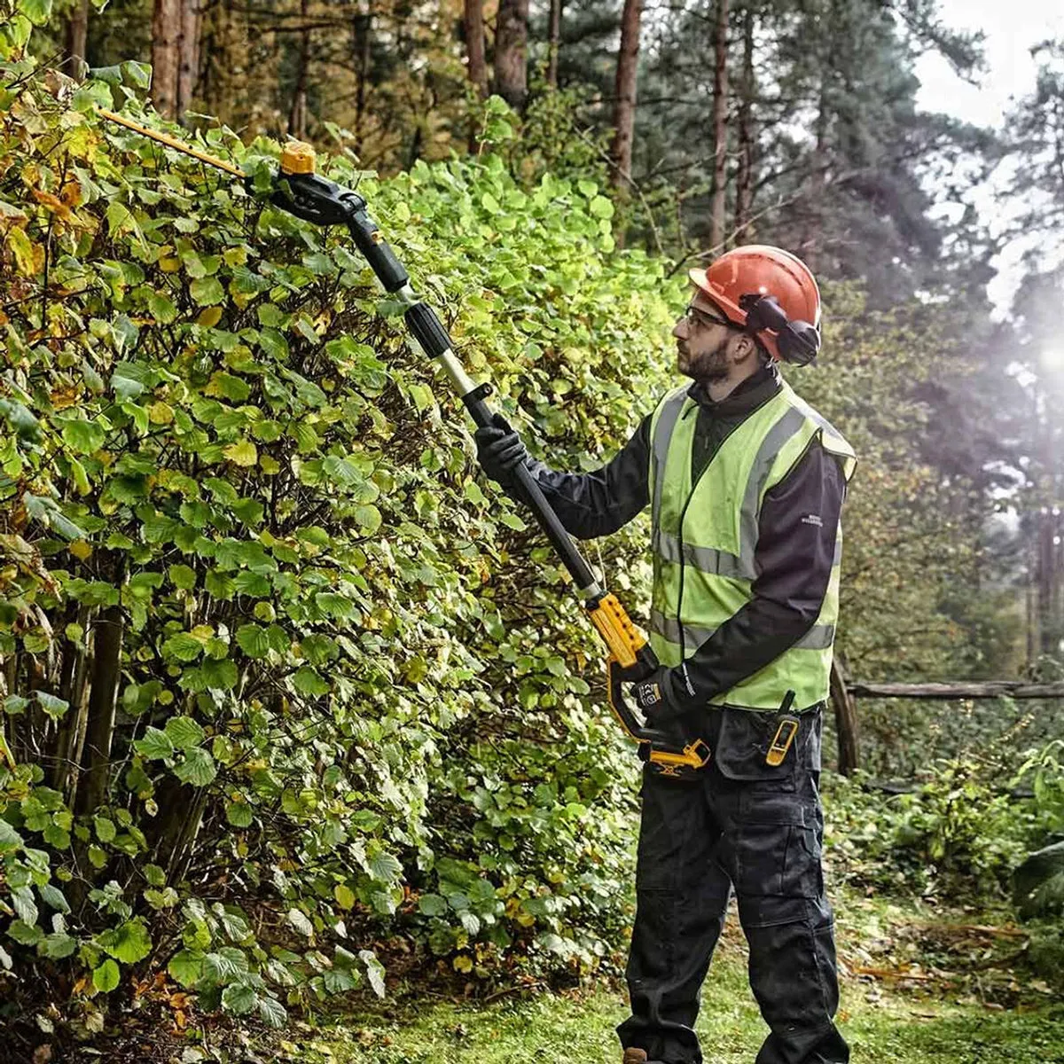 Dewalt DCMPH566N-XJ XR 18V 55cm Pole Hedge Trimmer with 1 x 5.0Ah Battery & Charger