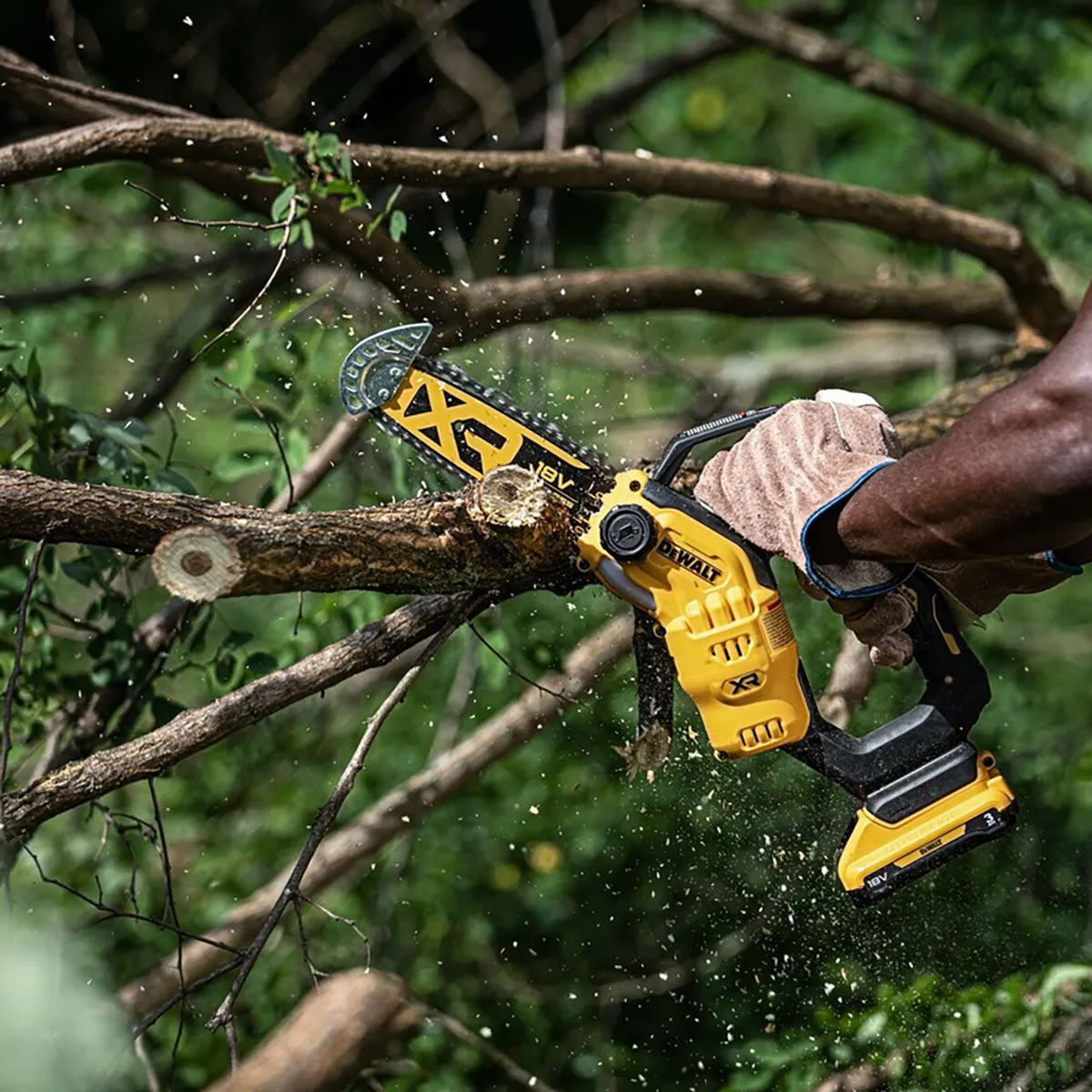 Dewalt DCMPS520N-XJ 18V XR Brushless 20cm Pruning Saw Body Only