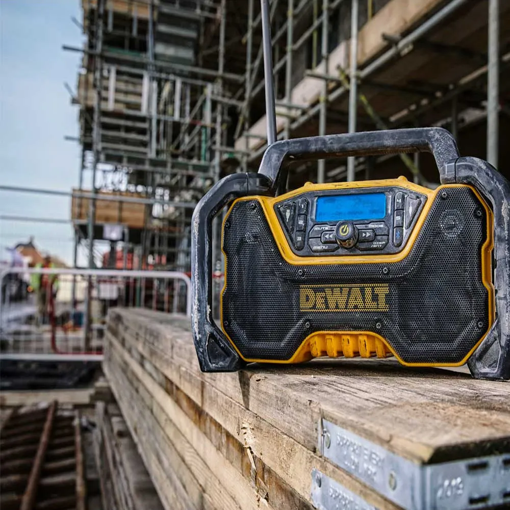 Dewalt DCR029 12-18V XR Compact Bluetooth Radio with 1 x 4.0Ah Battery & Charger