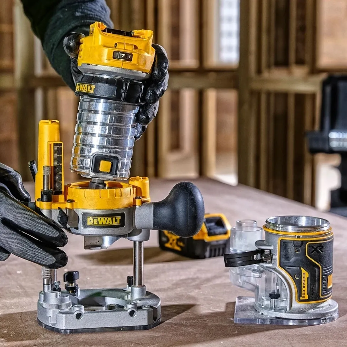 Dewalt DCW604NT 18V XR Brushless 1/4 Router Trimmer with 1 x 4.0Ah Battery