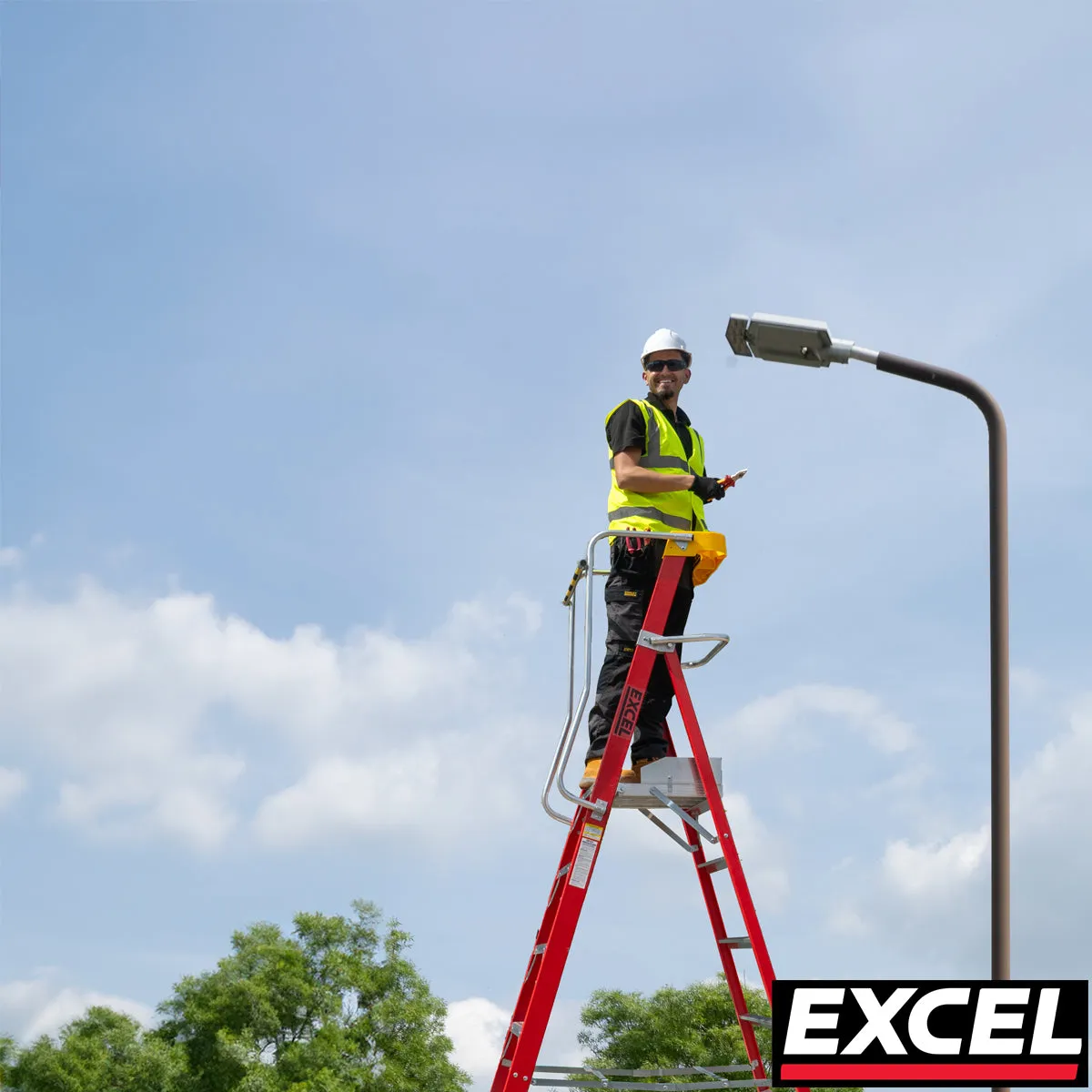Excel Electricians Fibreglass Podium Step Ladder 6 Tread 2.61m EN131-7