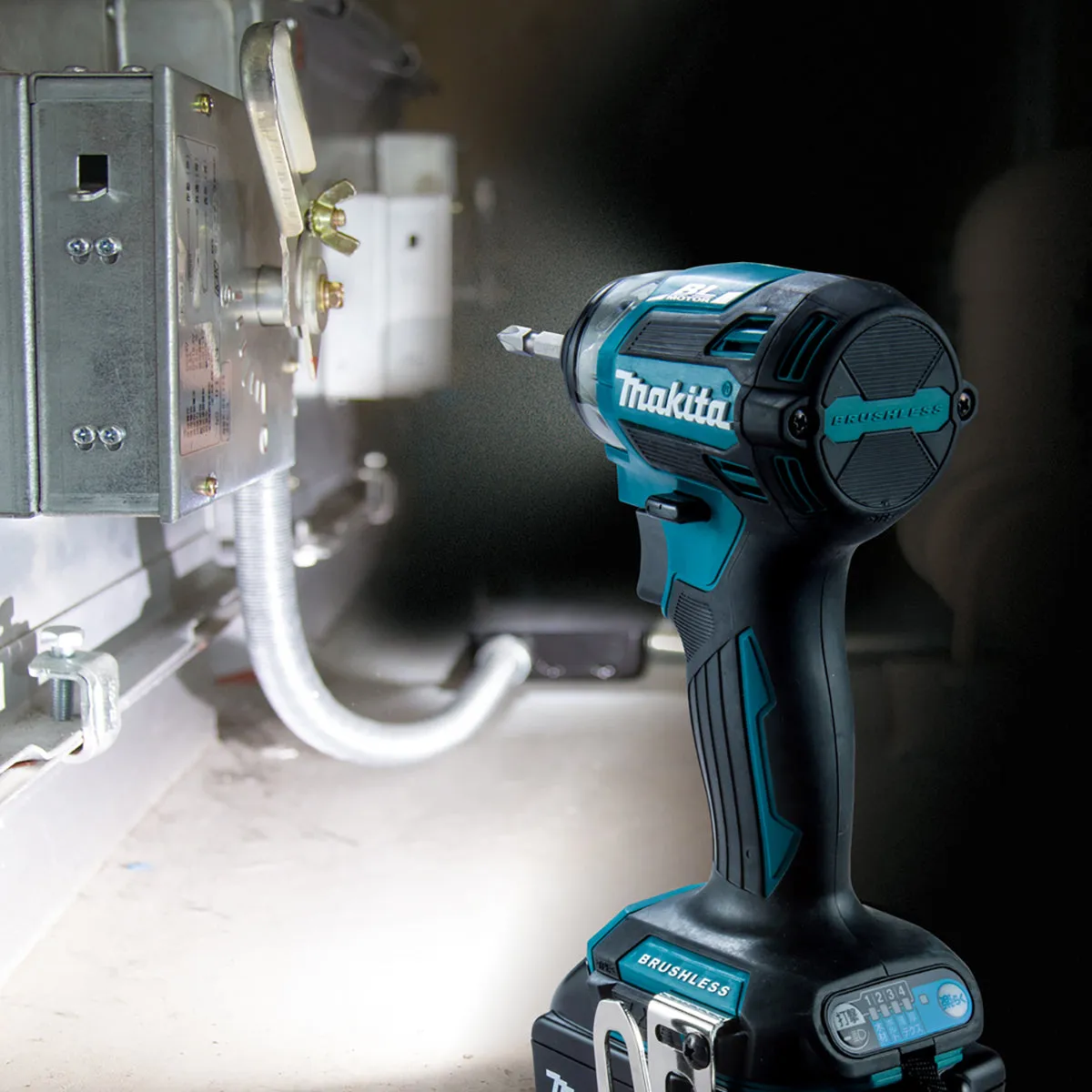 Makita 18V Brushless Impact Driver & Combi Drill With 2 x 5.0Ah Battery & Charger T4TKIT-17182