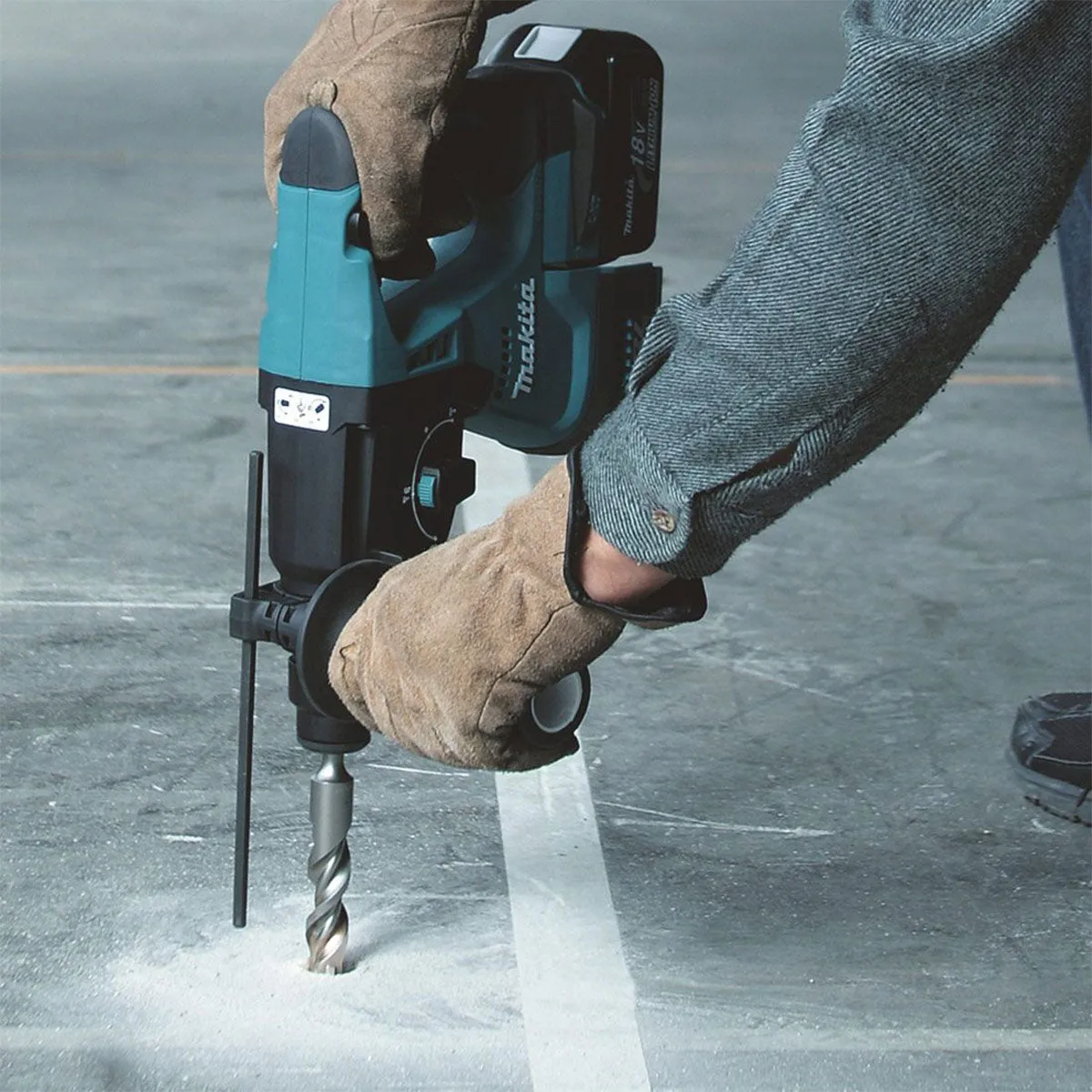 Makita DHR243RTJ 18V LXT Brushless 24mm SDS-PLUS Rotary Hammer Drill With 2 x 5.0Ah Battery. Charger & Case