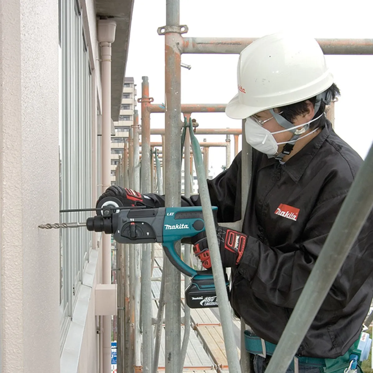 Makita DLX2025T 18V LXT Combi Drill & SDS  Drill Twin Kit With 2 x 5.0Ah Batteries Charger In Bag
