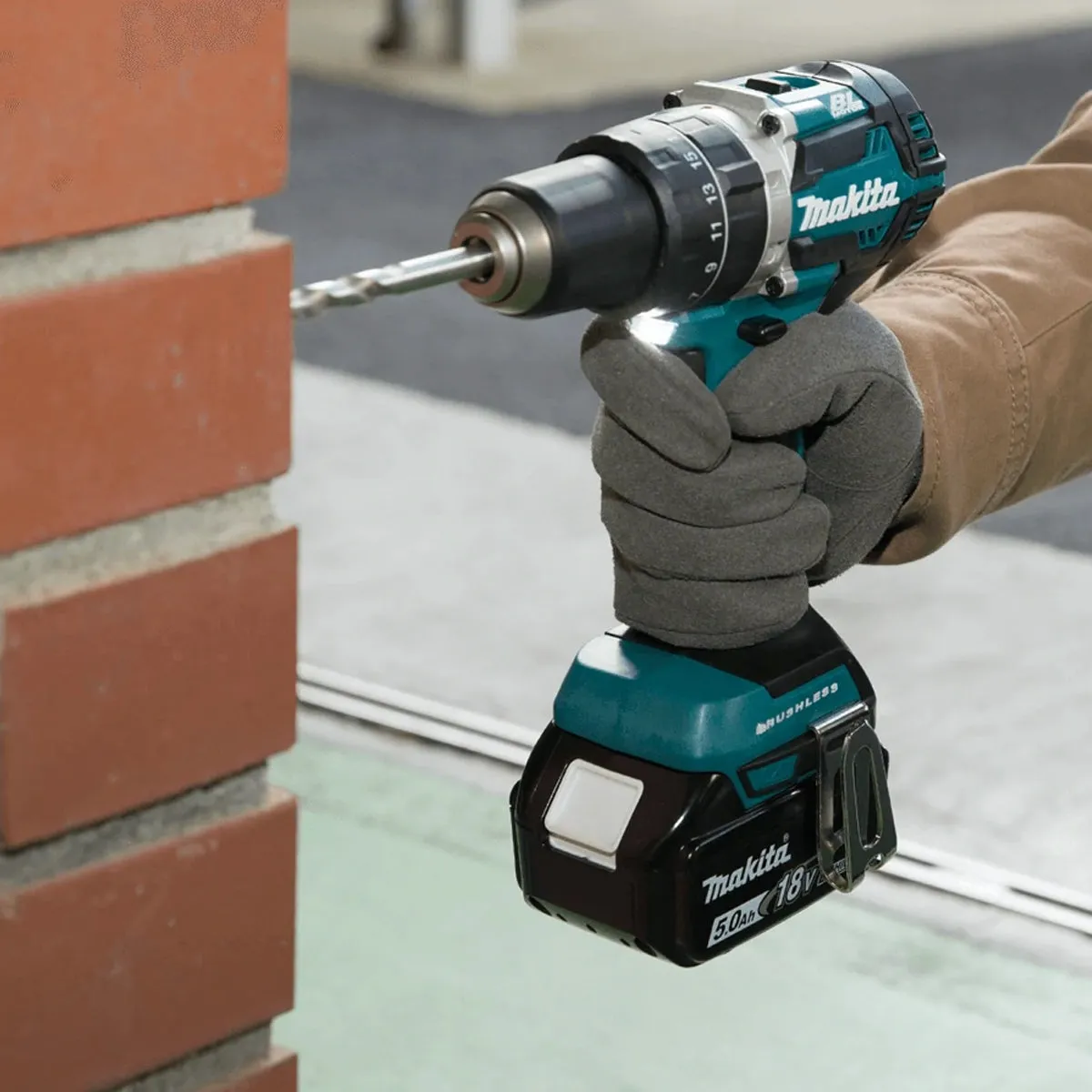 Makita DLX2204TX3 18V Li-ion Brushless Twin Pack With 2 x 5.0Ah Batteries Charger
