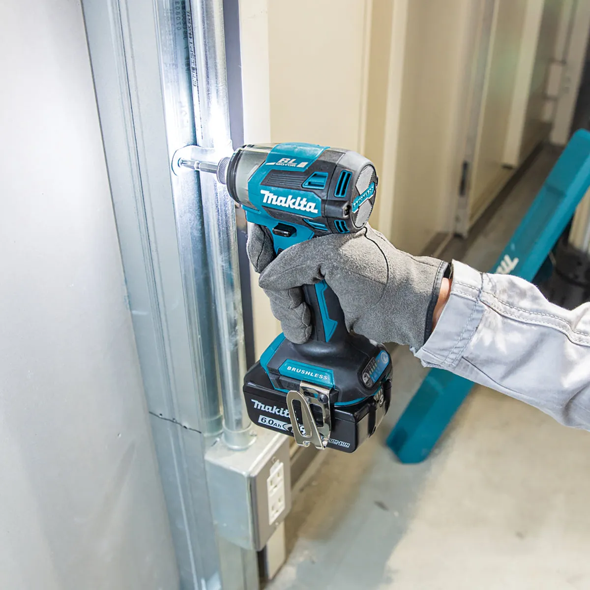 Makita DTD173Z 18V LXT Brushless Impact Driver With 2 x 5.0Ah Battery Charger & Bag