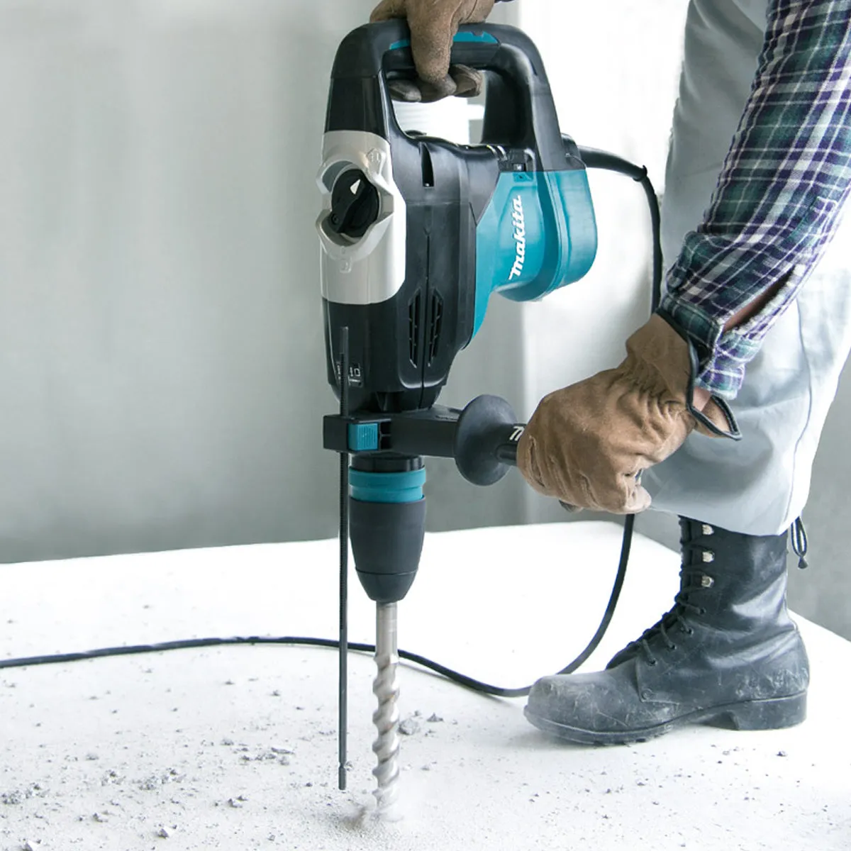 Makita HR4003C/1 SDS-Max Rotary Hammer Drill With Plastic Case 110V