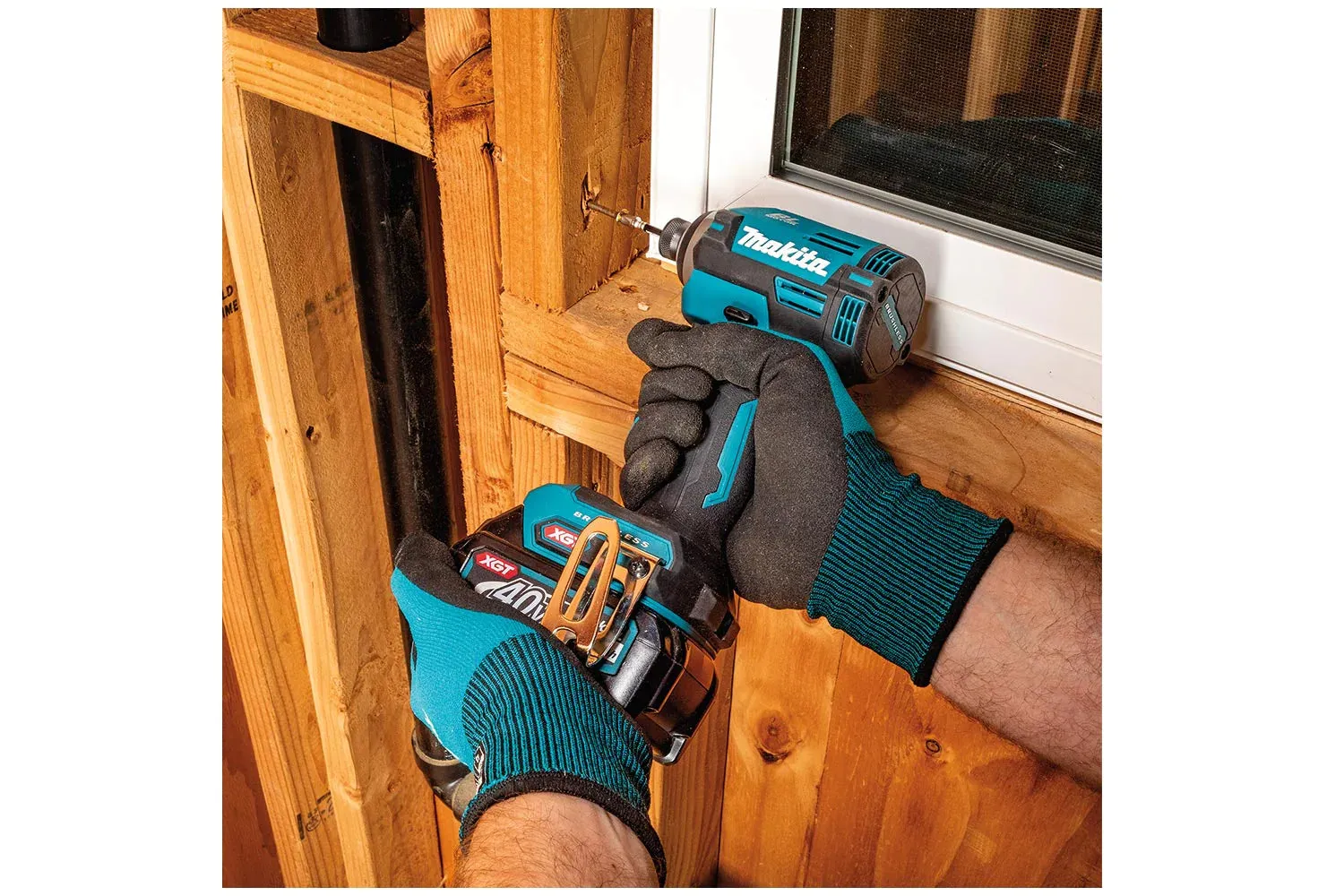 Makita TD003GZ 40V Brushless Impact Driver With 1 x 2.5Ah Battery. Charger & Bag