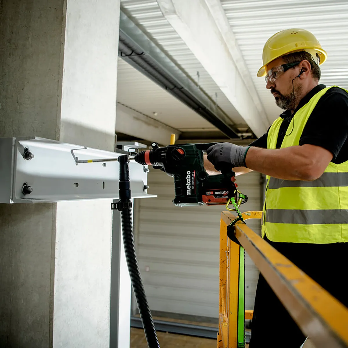 Metabo KH 18 LTX BL 35 Q 18V Brushless 3 Mode SDS  Rotary Hammer Drill with 1 x 5.2Ah Battery Charger & Metabox