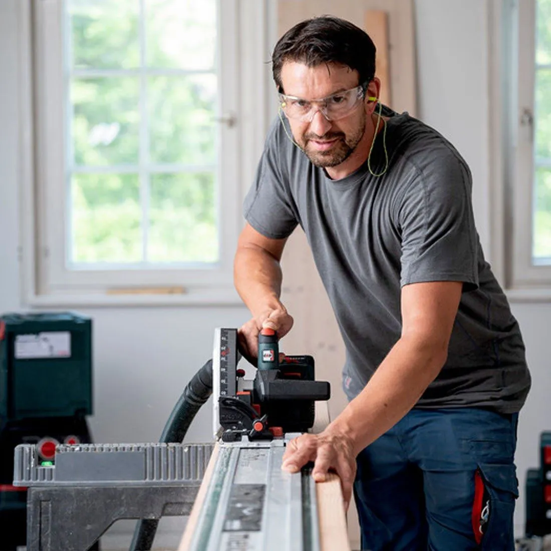 Metabo KT 18 LTX 66 BL 18V Brushless Plunge Saw with 1600mm Guide Rail Kit