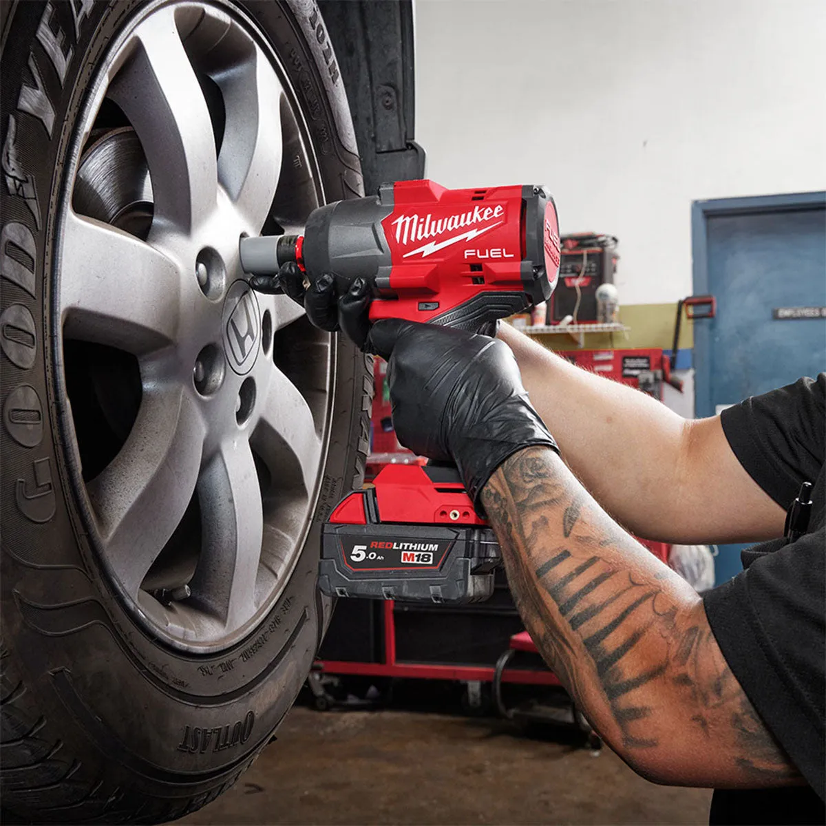Milwaukee M18FHIW2F12-0X 18V FUEL Brushless 1/2 High Torque Impact Wrench with Friction Ring & Case 4933492782