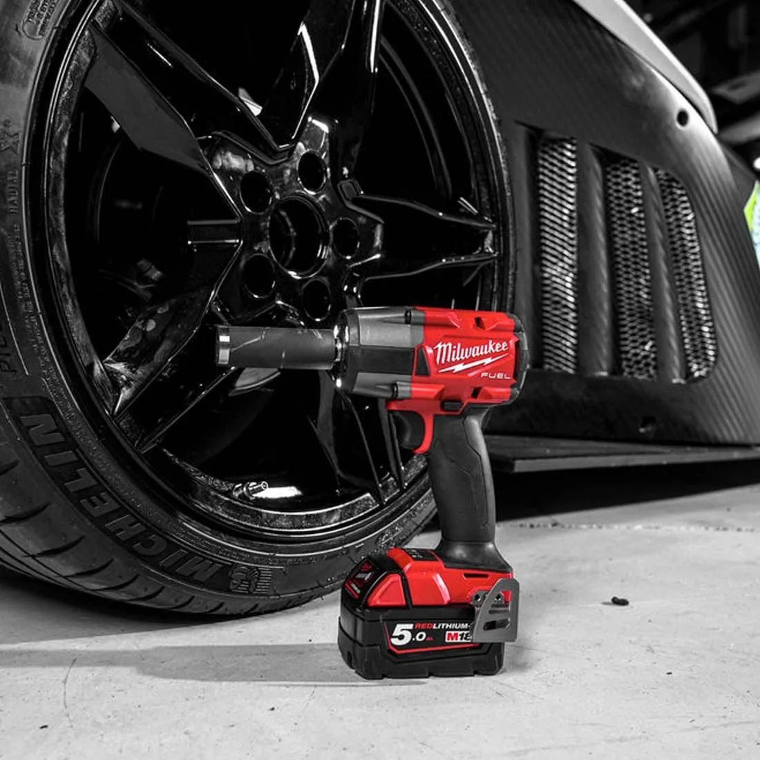 Milwaukee M18FMTIW2F12-502X 18V Fuel Brushless 1/2 Mid-Torque Impact Wrench with 2 x 5.0Ah Batteries Charger & Case 4933478451