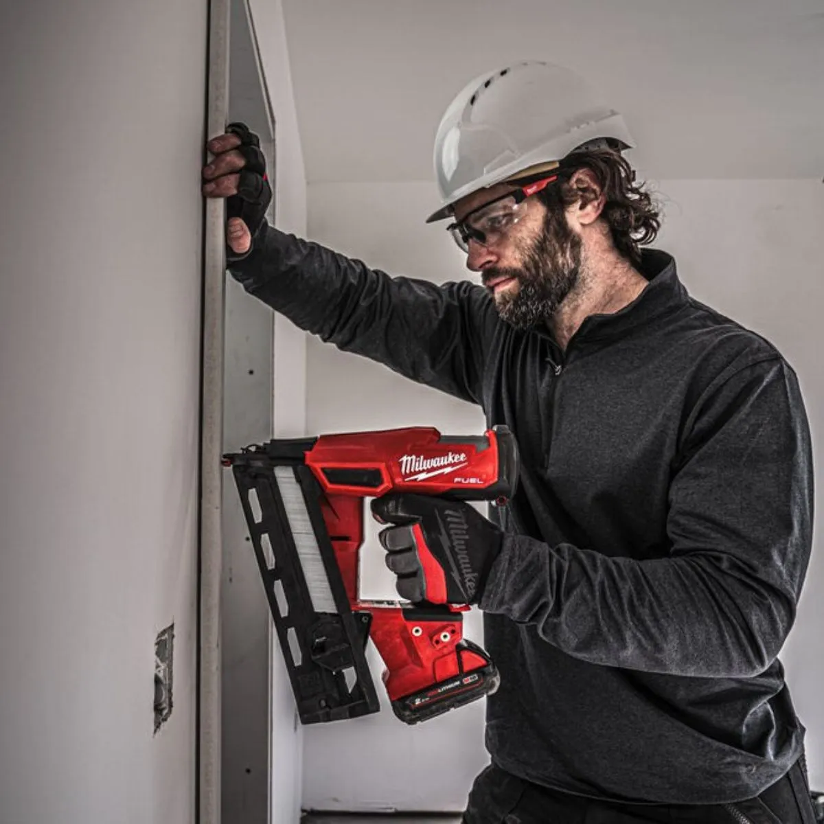 Milwaukee M18FN16GA-0 18V Brushless 16G Angled Finish Nailer Body Only 4933499154