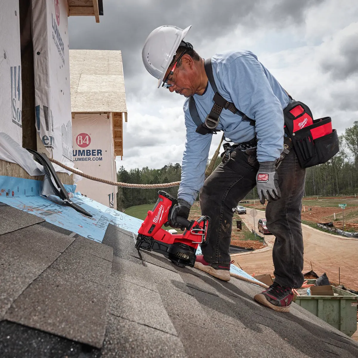 Milwaukee M18FRCN45-0X 18V FUEL Brushless Roofing Coil Nailer with 1 x 5.0Ah Battery Charger & Case