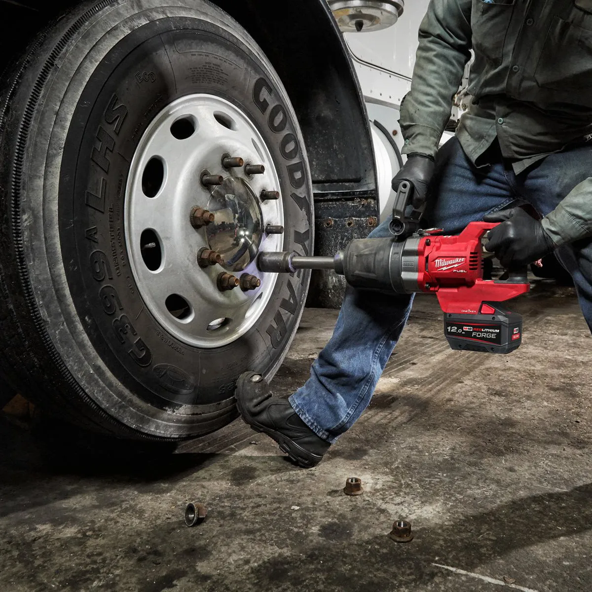 Milwaukee M18ONEFHIWF1D-121C 18V FUEL D-Handle 1 Impact Wrench with 1 x 12.0Ah Forge Battery Charger & Case