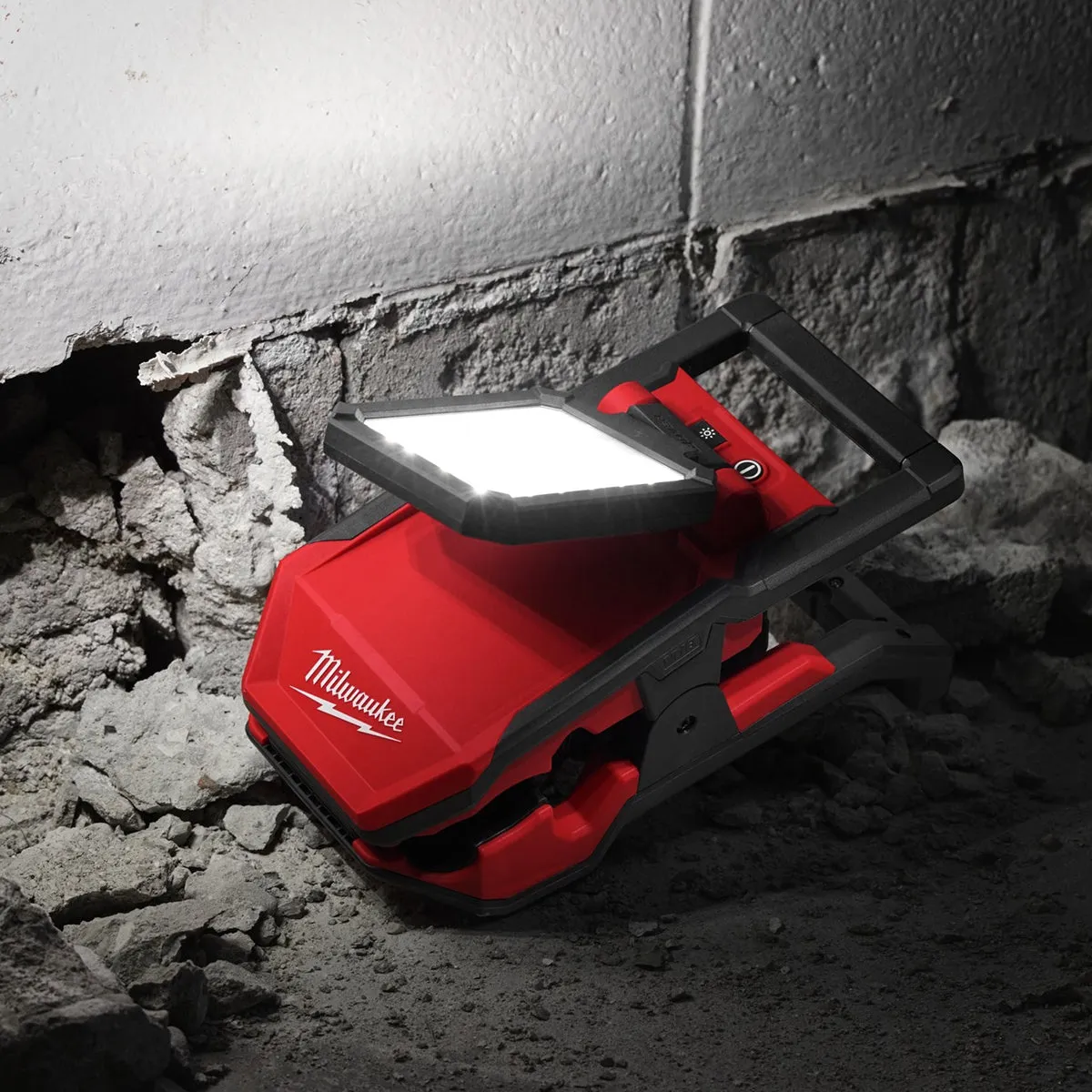 Milwaukee M18PAL2-0 18V Pivoting Area Light Body Only 4933493547