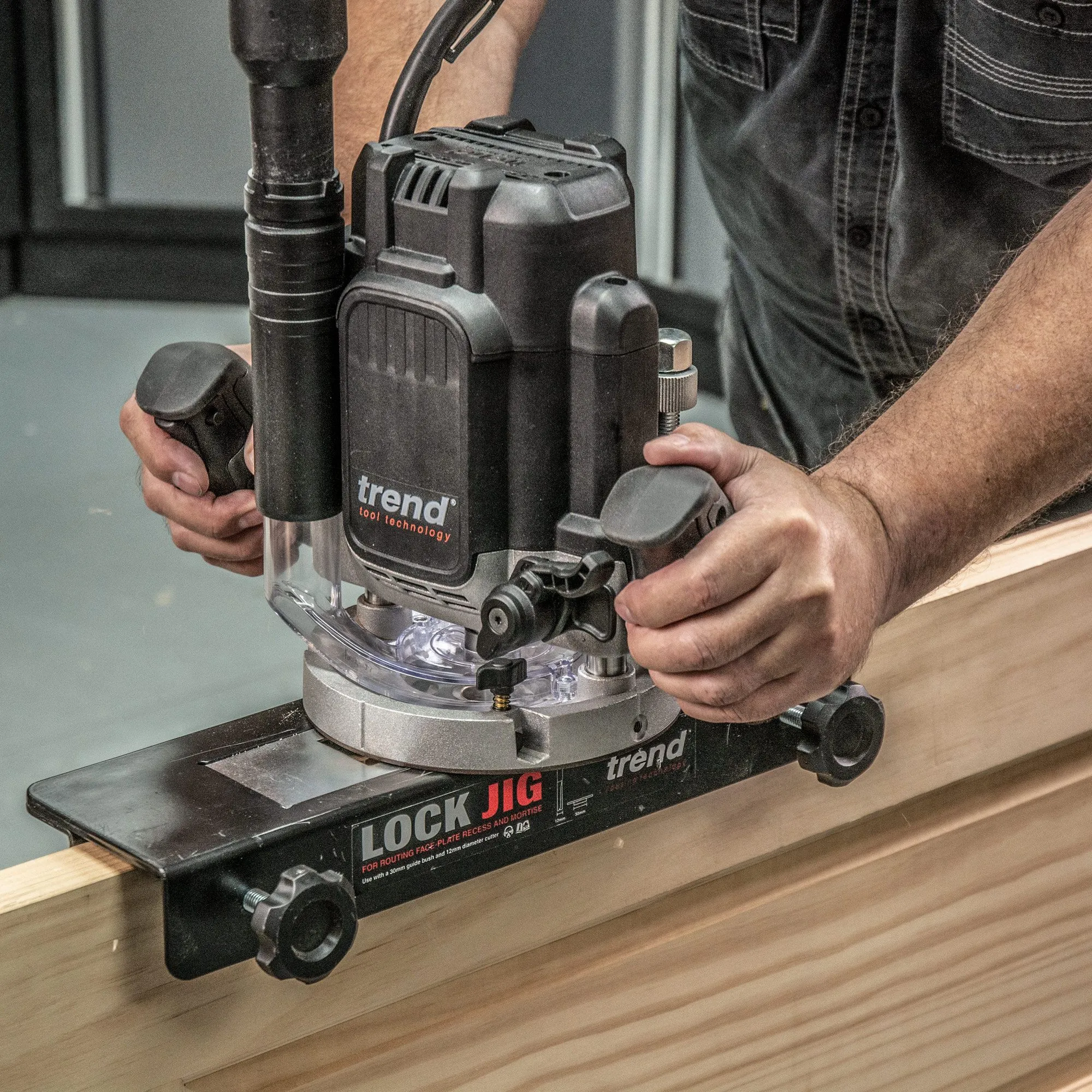 Trend T12ELK 1/2 Variable Speed Plunge Router 2100W 110V With 12 Piece Set