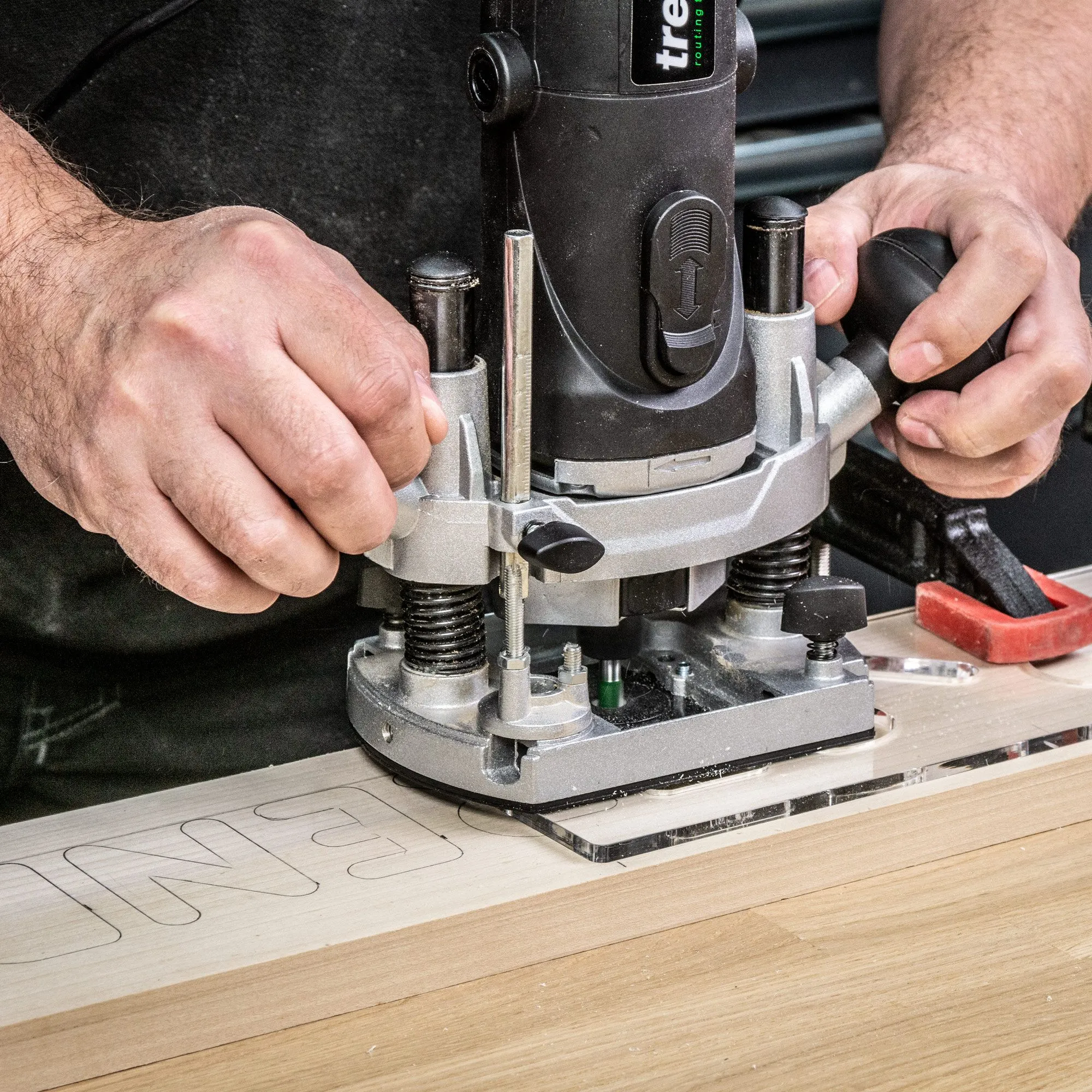 Trend T4EK 1/4 Variable Speed Router 230V c/w Kitbox
